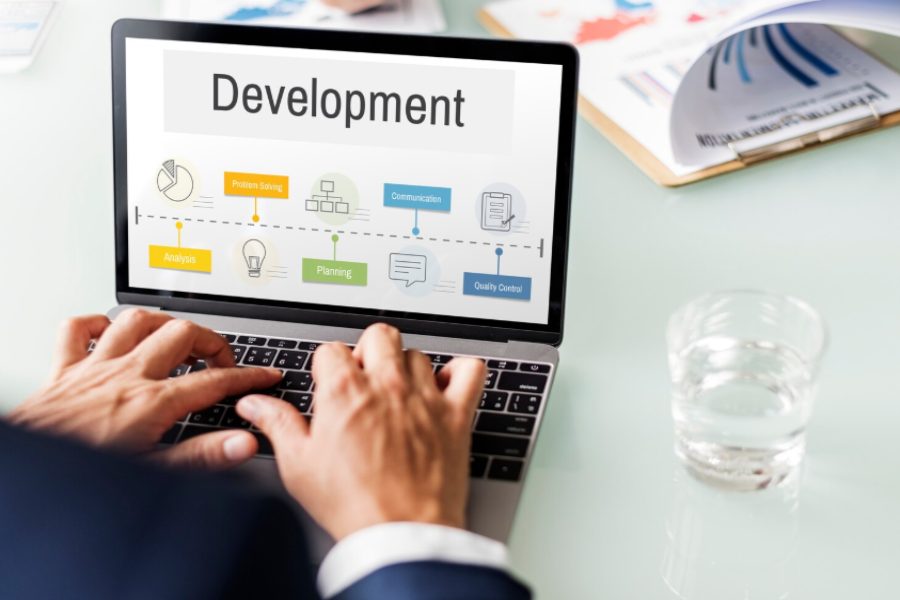 Webflow Development vs Traditional Web Development